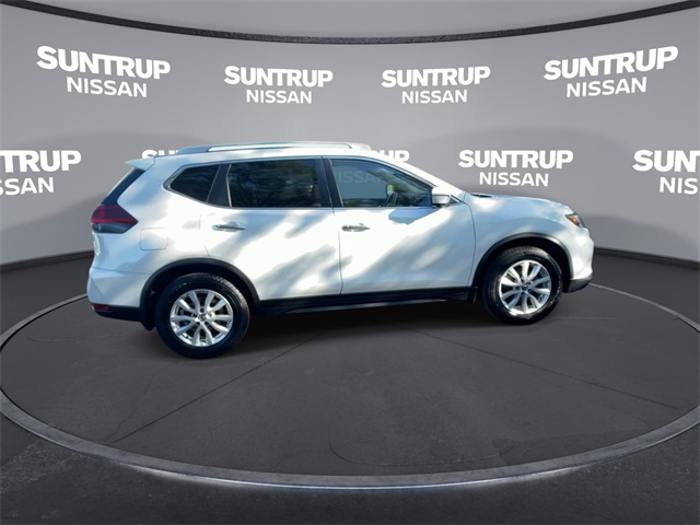 2018 Nissan Rogue SV photo 9