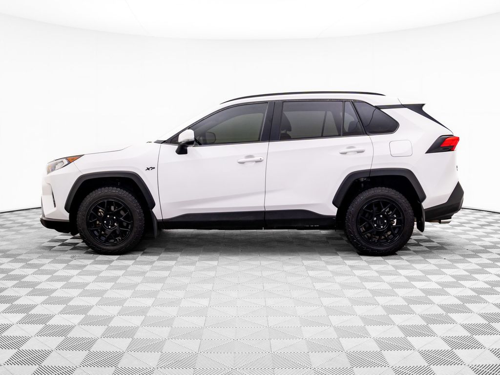 2020 Toyota RAV4 XLE photo 2