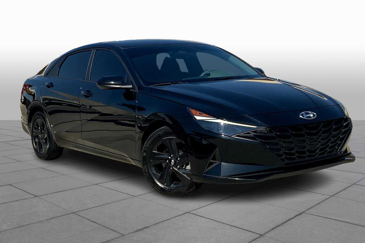 2023 Hyundai Elantra SEL photo 2