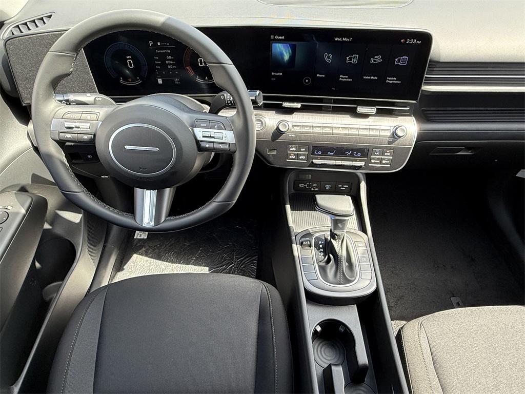 2025 Hyundai Kona SEL photo 18