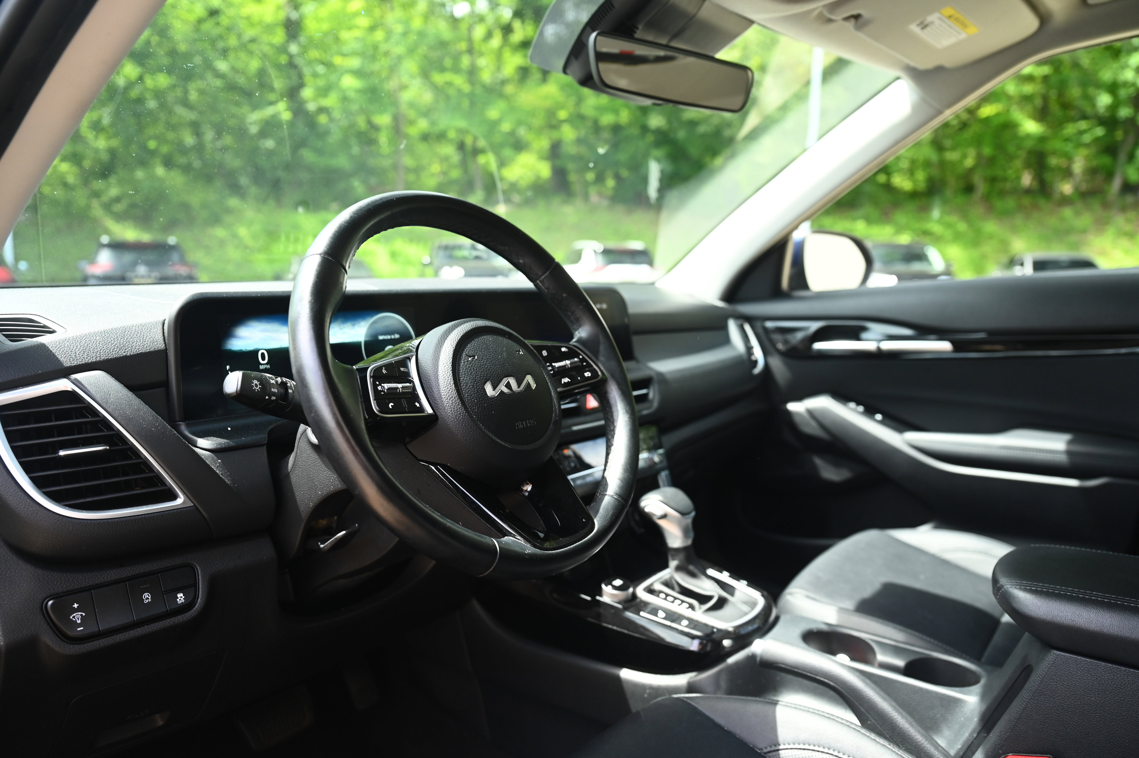 2024 Kia Seltos EX photo 17