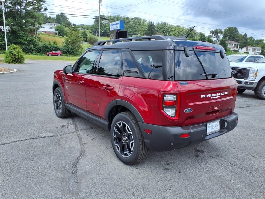 2025 Ford Bronco Sport Outer Banks photo 2