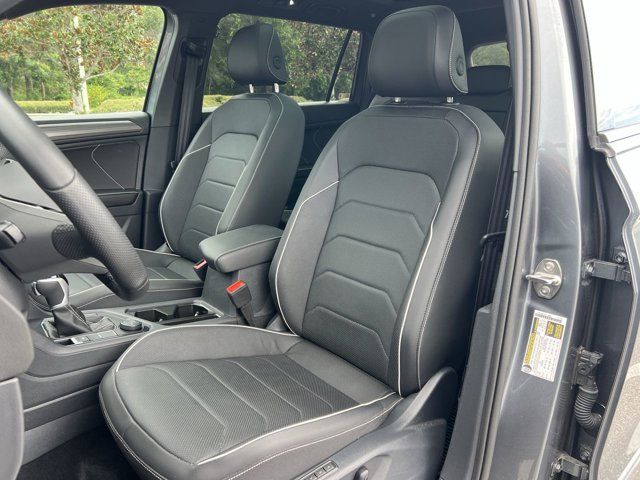 2024 Volkswagen Tiguan SEL R-Line photo 2