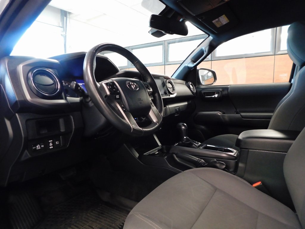 2018 Toyota Tacoma TRD Sport photo 30