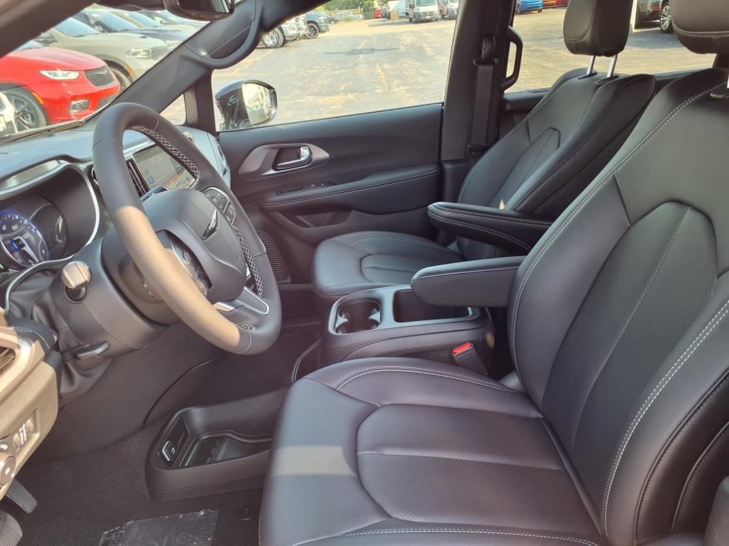 2026 Chrysler Pacifica photo 9