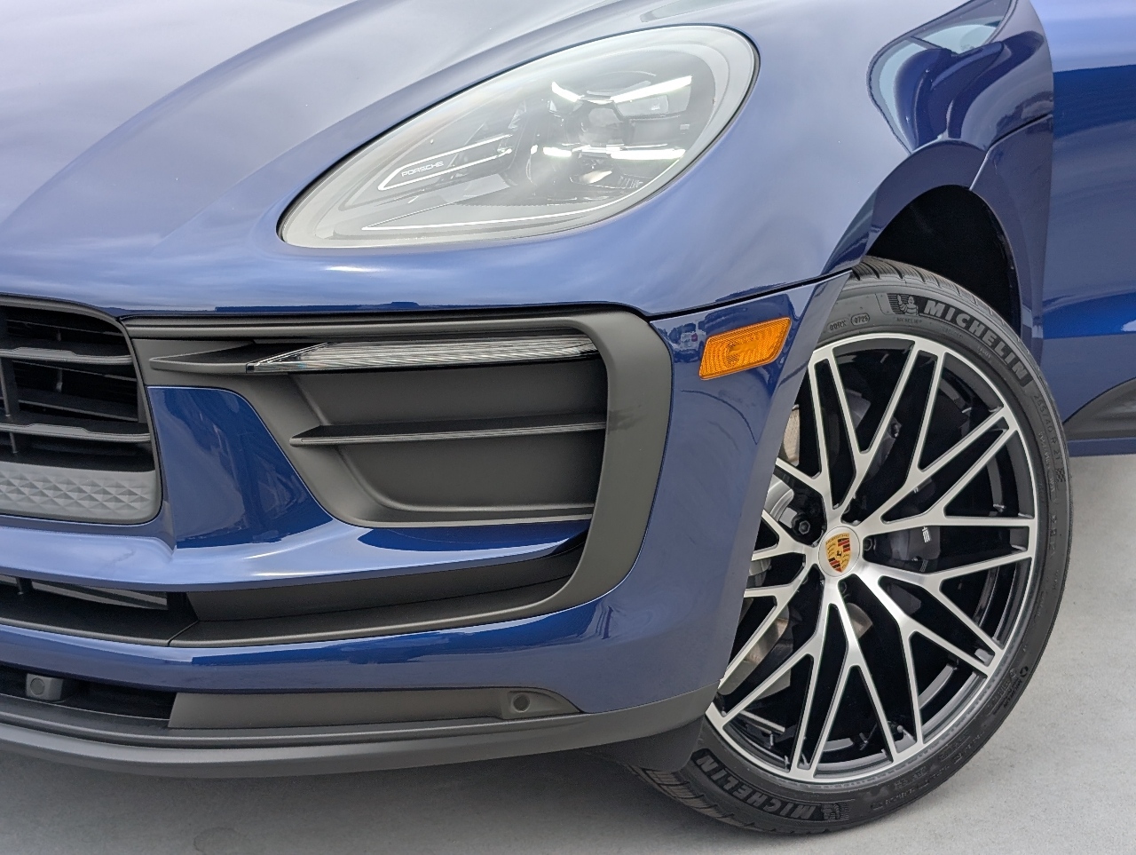 2025 Porsche Macan T photo 10
