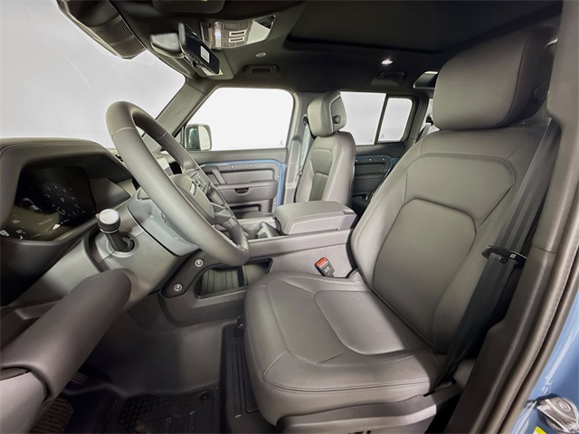 2025 Land Rover Defender 110 X-Dynamic SE photo 8