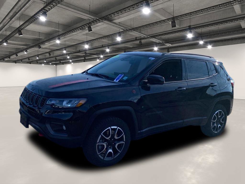 2024 Jeep Compass Trailhawk photo 2