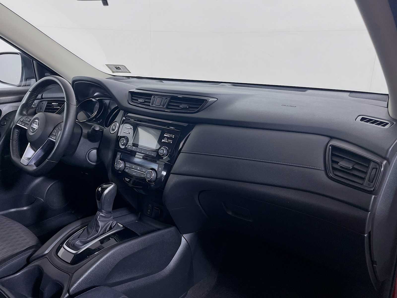 2017 Nissan Rogue SV photo 26
