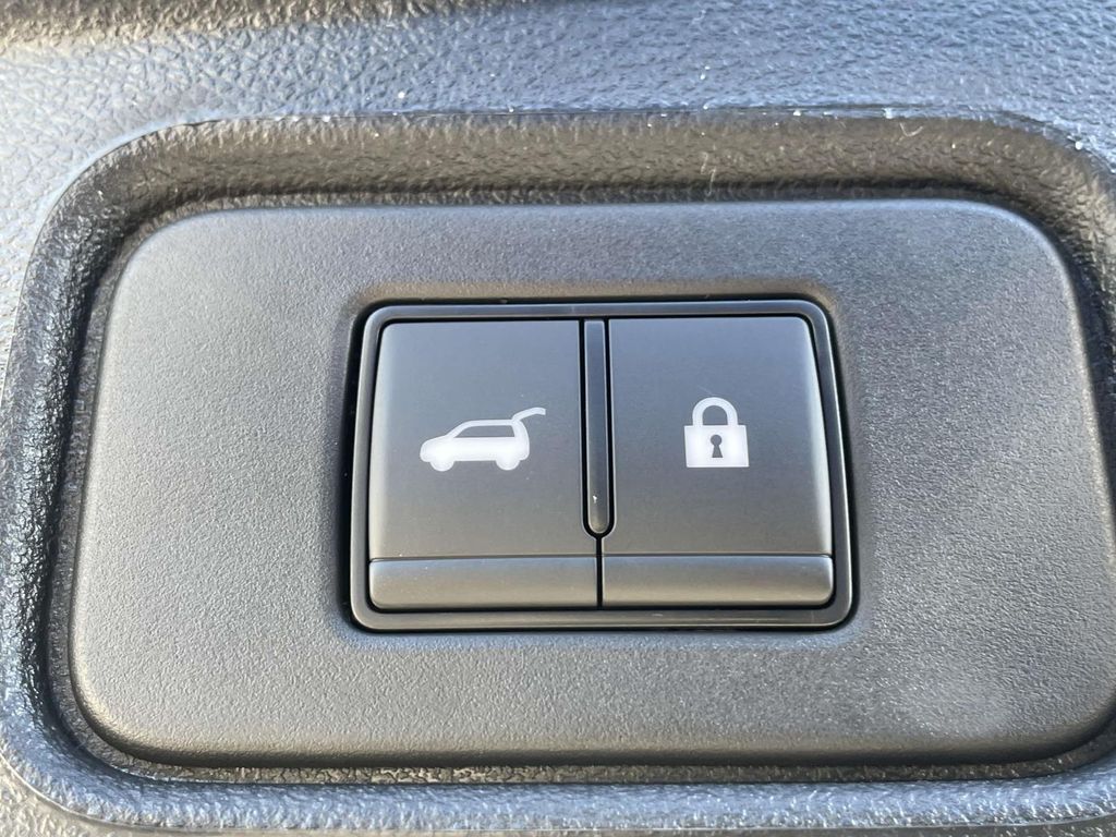 2025 Nissan Pathfinder SL photo 6
