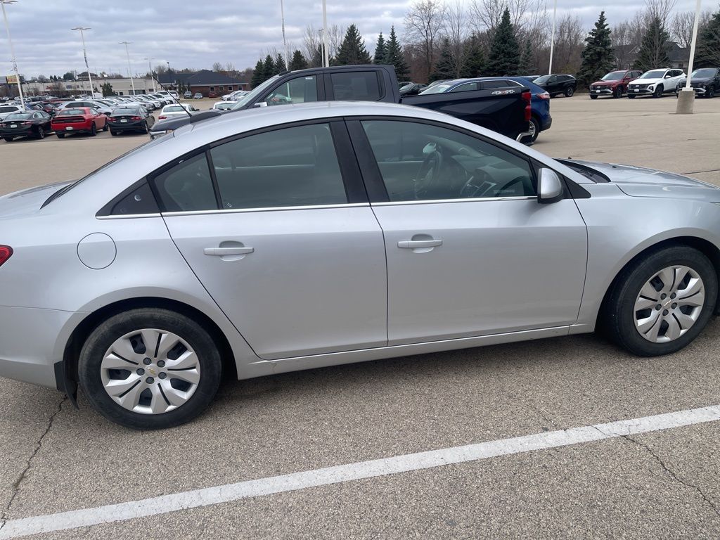 2016 Chevrolet Cruze photo 3