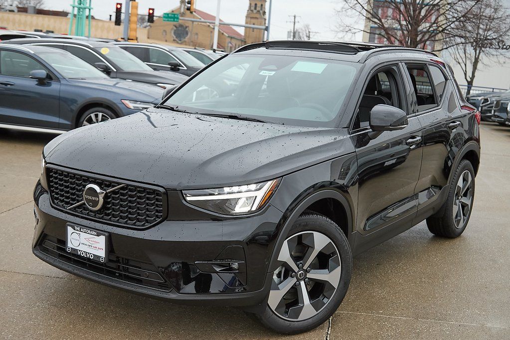 2026 VOLVO XC40 - Image 1