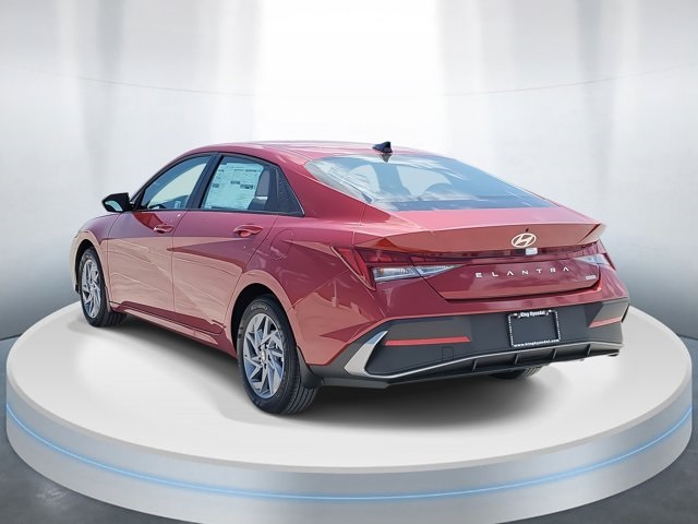 2025 Hyundai Elantra Hybrid photo 3