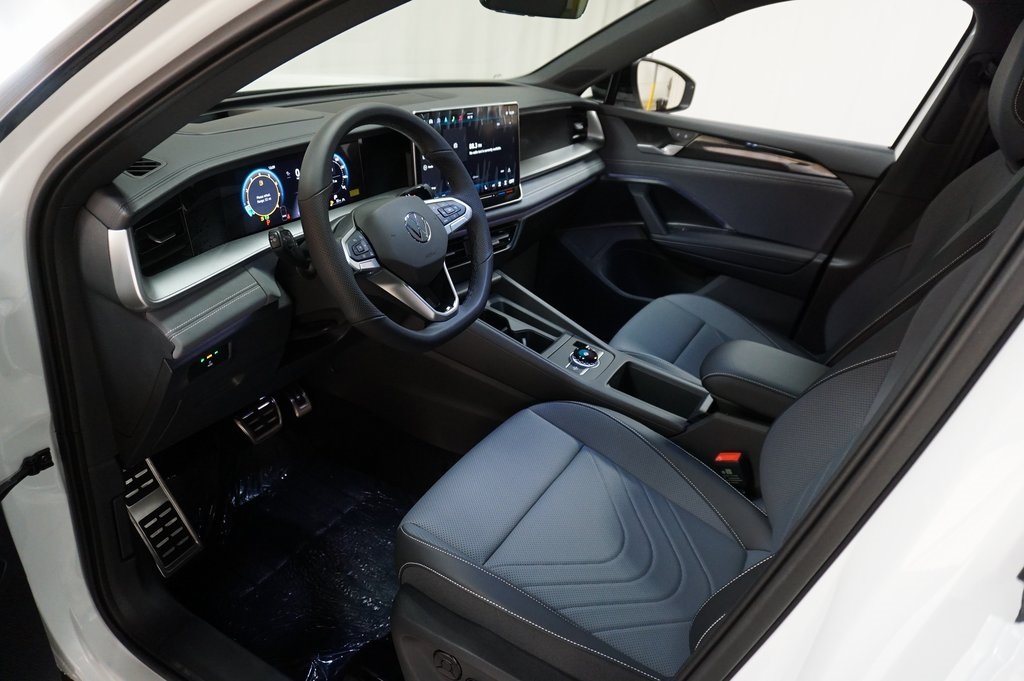 2025 Volkswagen Tiguan SE R-Line Black photo 5