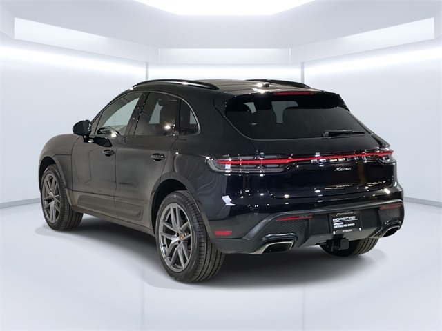 2025 Porsche Macan photo 2