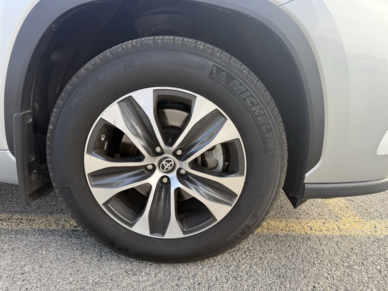 2022 Toyota Highlander Hybrid XLE photo 4