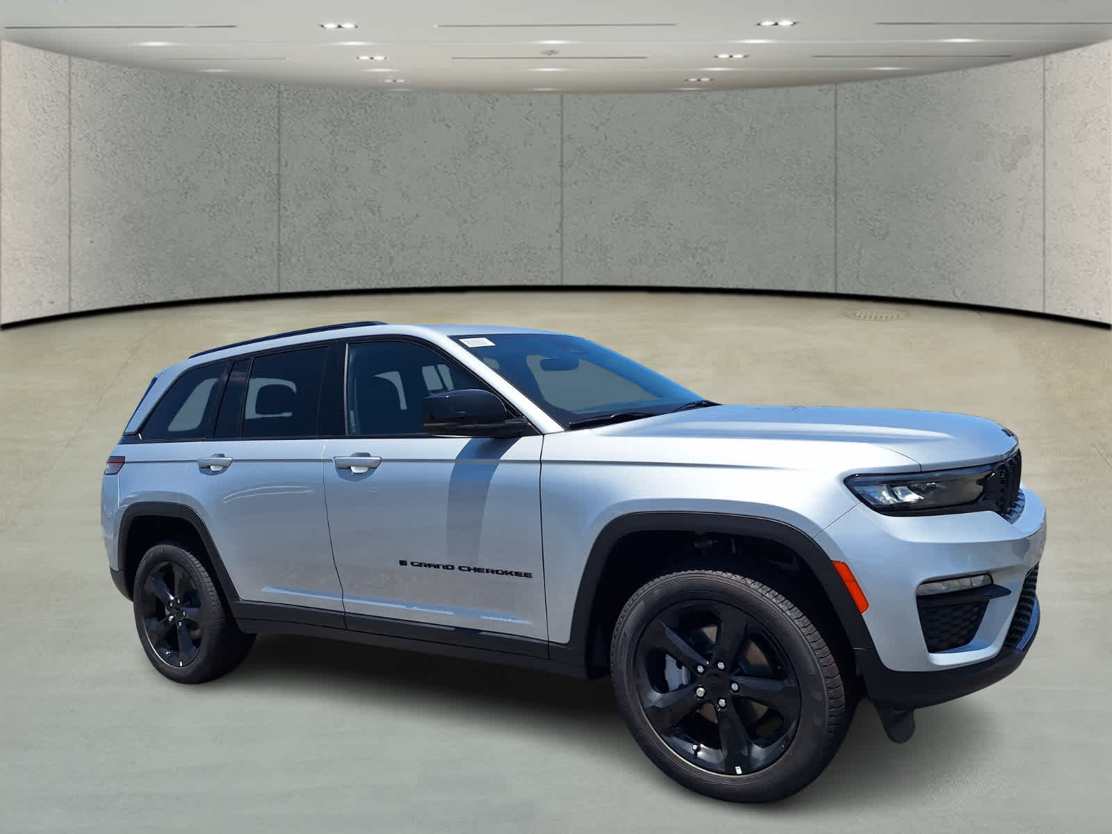 2025 Jeep Grand Cherokee Limited photo 3