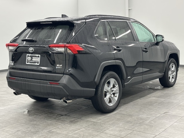 2025 Toyota RAV4 Hybrid XLE photo 2