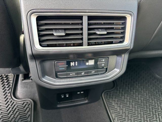 2025 Volkswagen Atlas Peak Edition SE photo 19