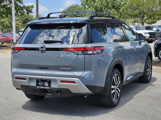 2025 Nissan Pathfinder Platinum photo 3