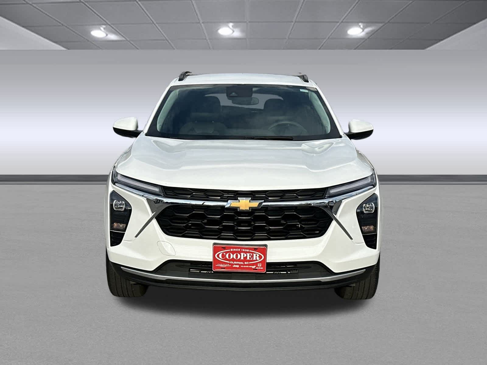 2024 Chevrolet Trax LT photo 2