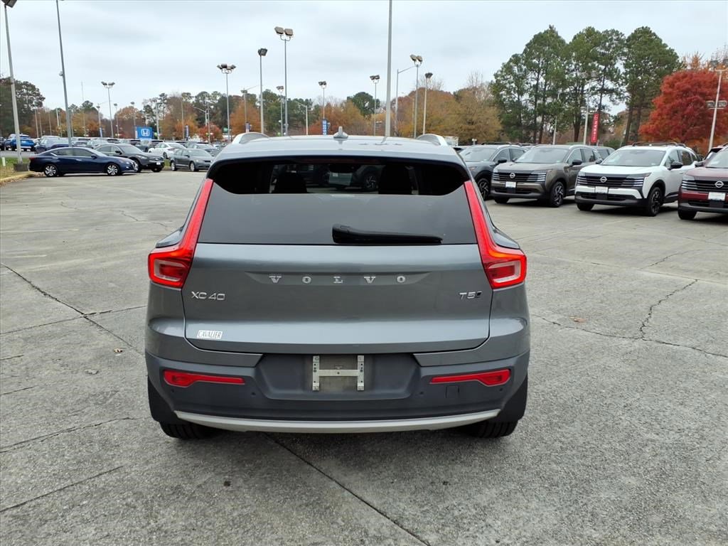 2019 Volvo XC40 Momentum photo 4