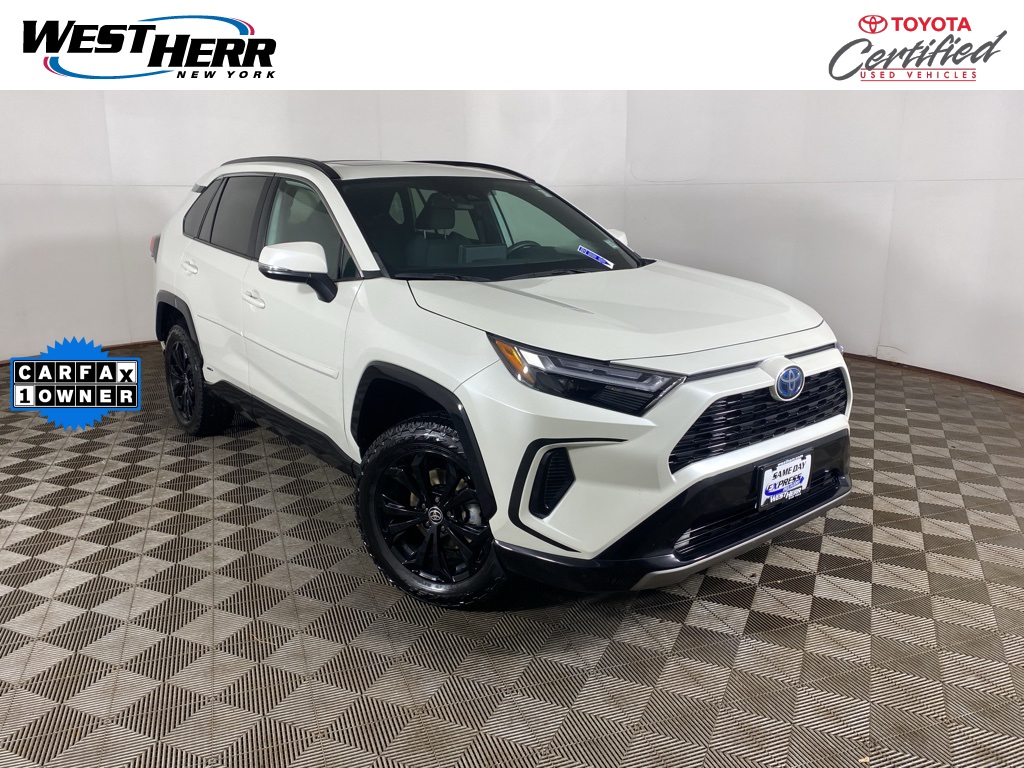 2022 Toyota RAV4 SE's photo