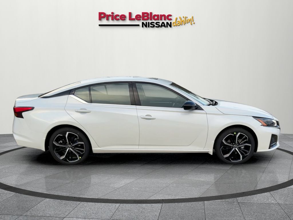 2025 Nissan Altima 2.5 SR photo 7