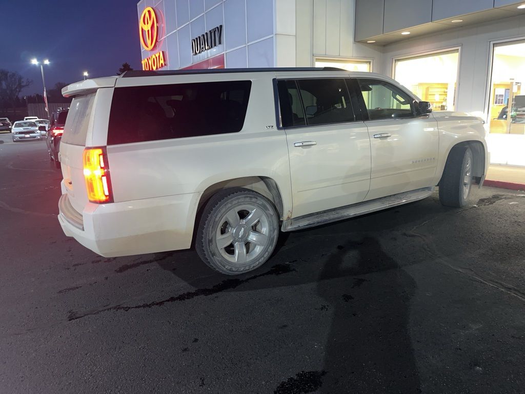 2015 Chevrolet Suburban LTZ photo 3