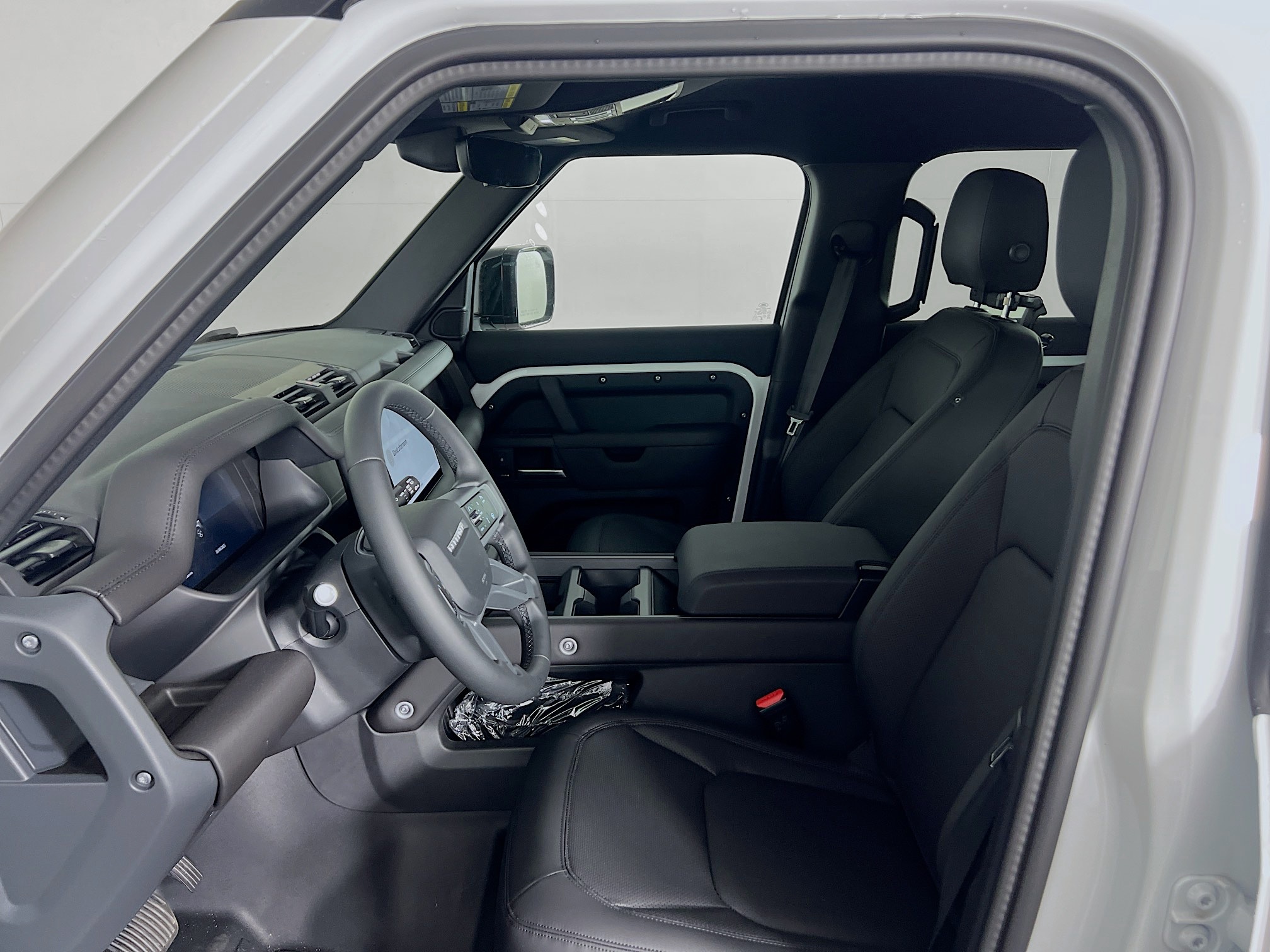 2025 Land Rover Defender 110 S photo 9