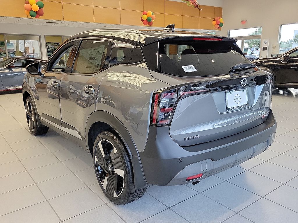 2025 Nissan Kicks SR photo 3