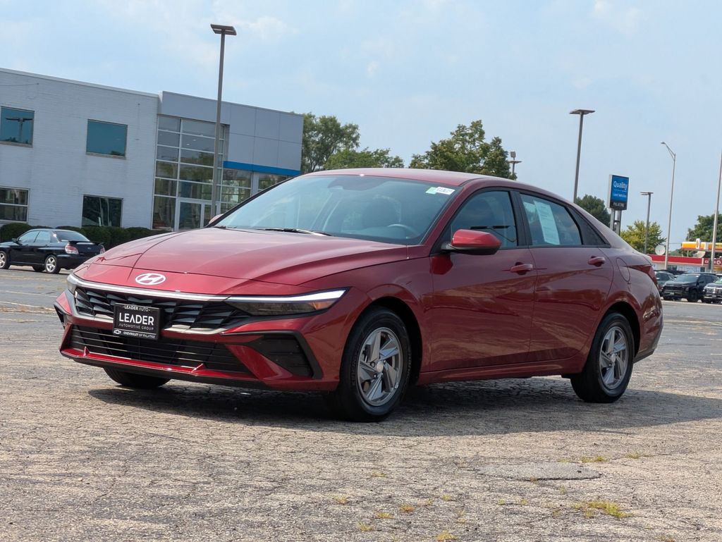 2024 Hyundai Elantra SE photo 2