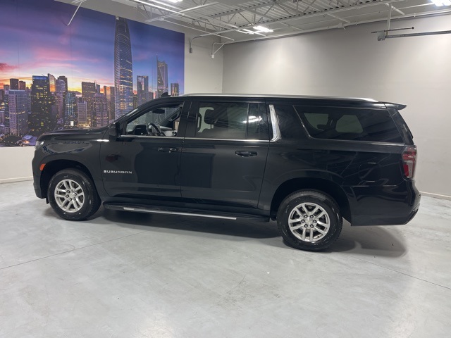 2023 Chevrolet Suburban LT photo 4
