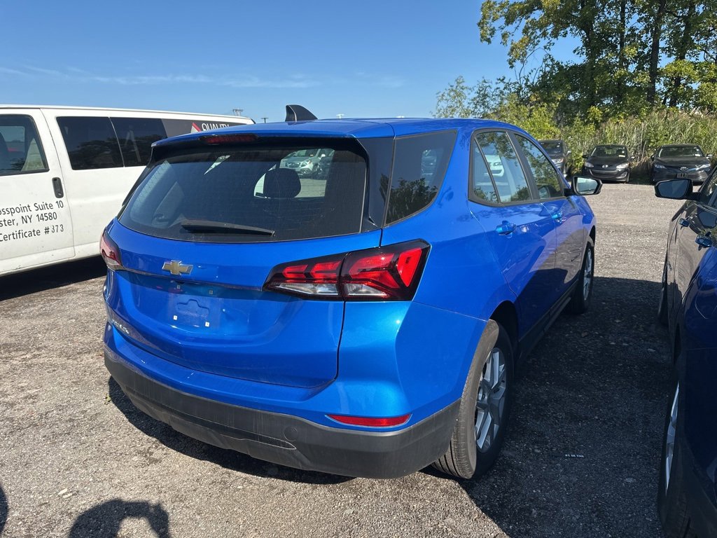 2024 Chevrolet Equinox LS photo 3