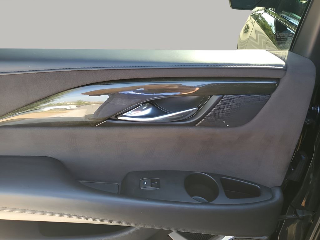 2020 Cadillac Escalade Platinum photo 17