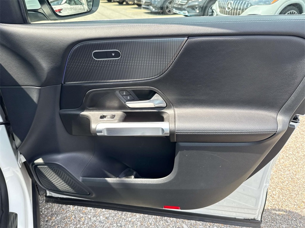 2022 Mercedes Benz GLB 250 photo 10