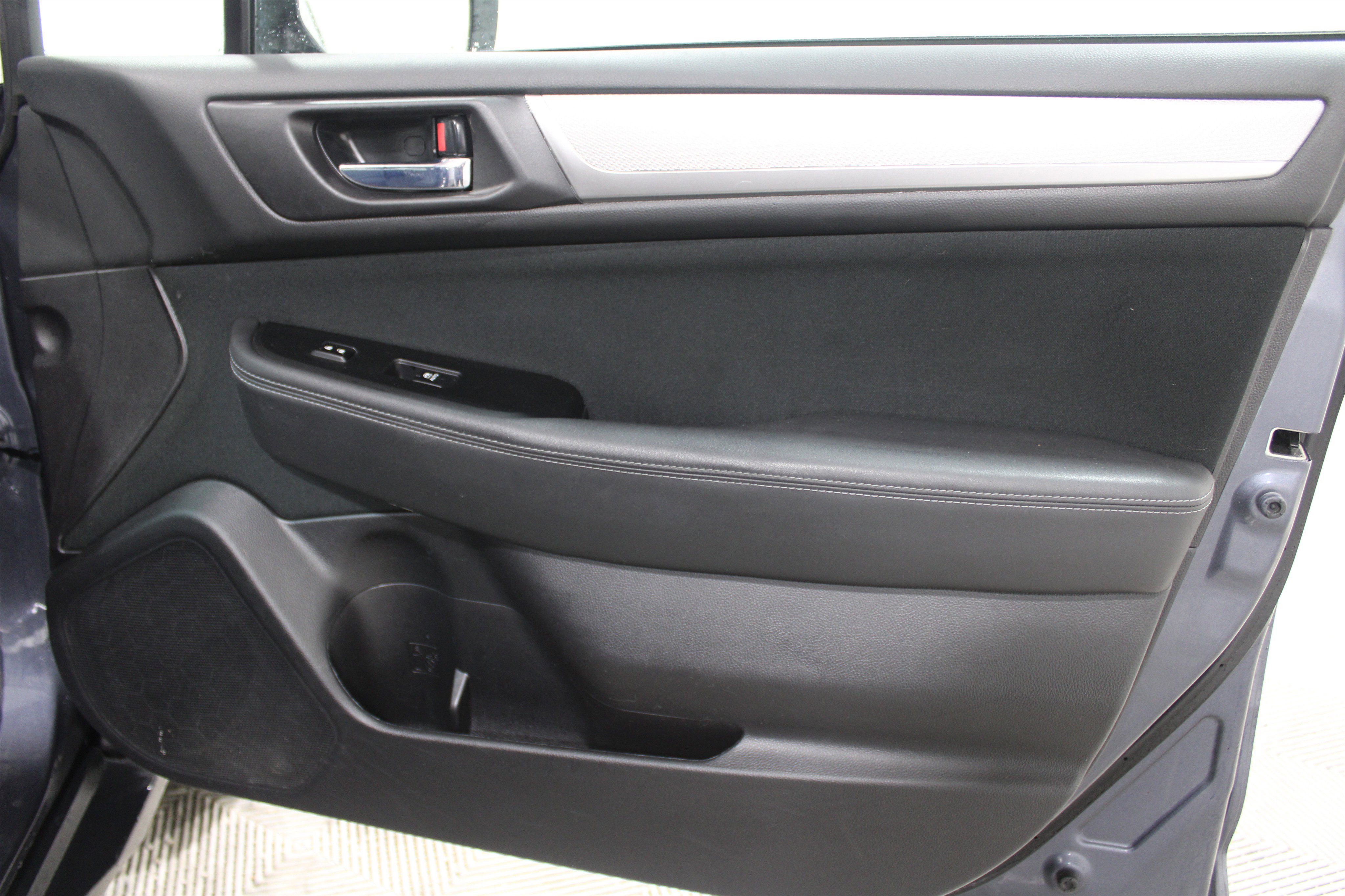 2017 Subaru Outback Premium photo 4