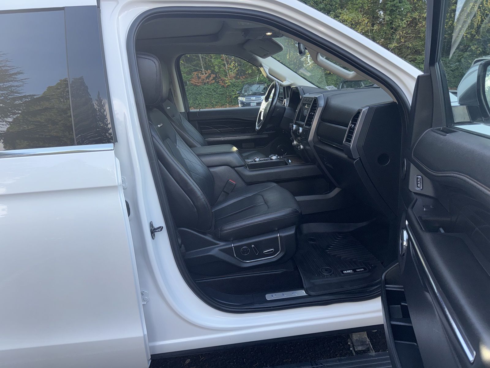 2019 Ford Expedition MAX Platinum photo 4