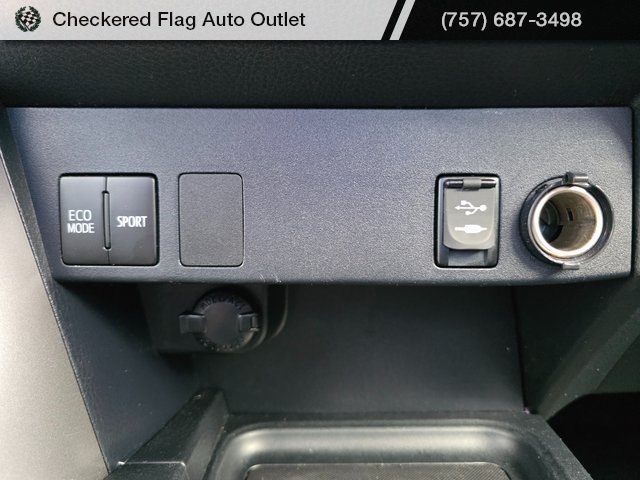 2017 Toyota RAV4 LE photo 18