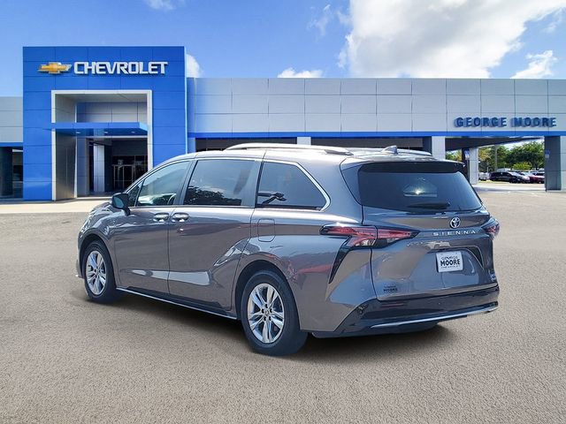 2022 Toyota Sienna Limited photo 3