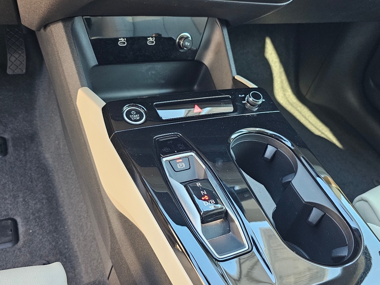 2025 Audi Q6 E-tron Premium Plus photo 10