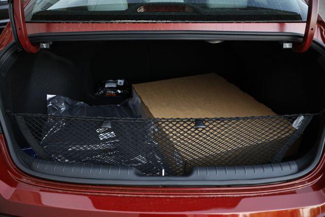2025 Hyundai Elantra Limited photo 5
