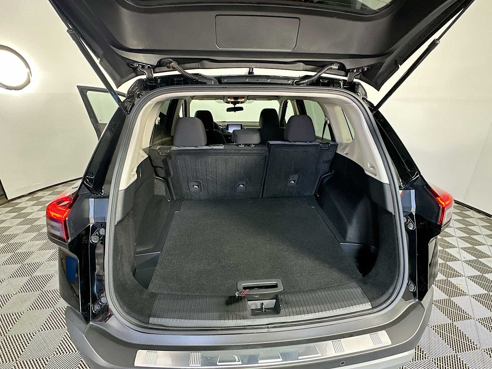 2023 Nissan Rogue SV photo 23