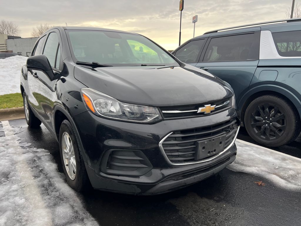 2020 Chevrolet Trax LS's photo
