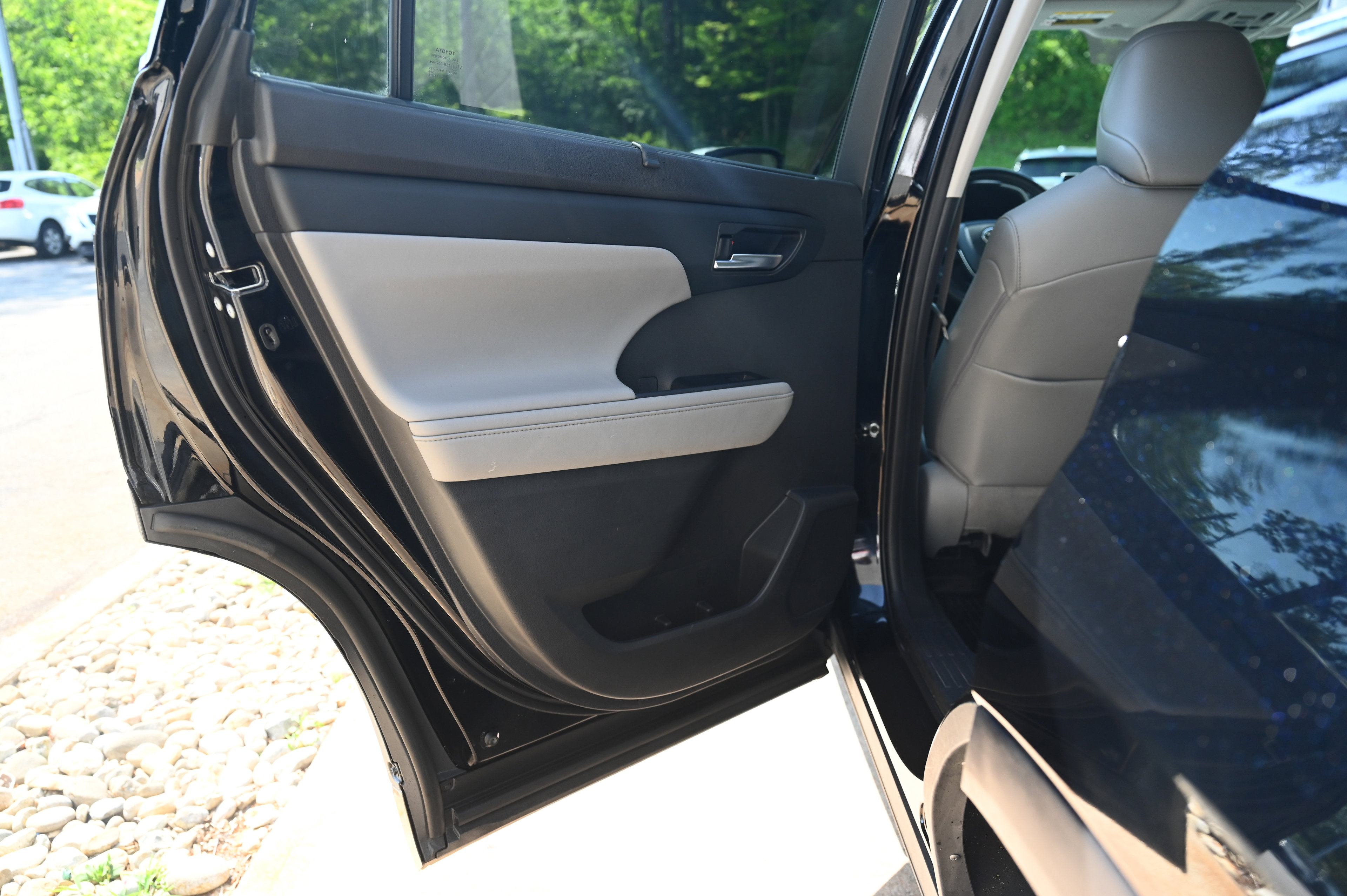 2021 Toyota Highlander XLE photo 14