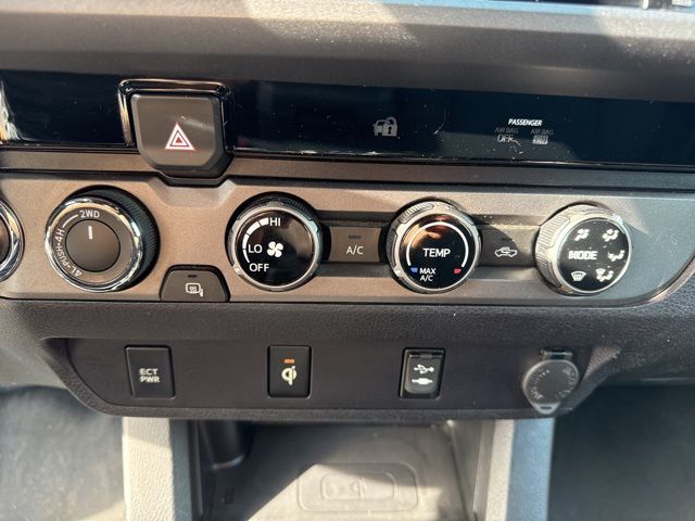 2017 Toyota Tacoma SR V6 photo 27
