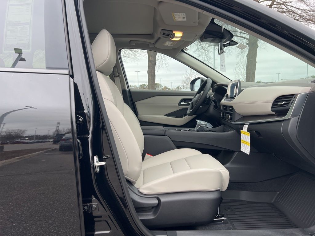 2025 Nissan Rogue SV photo 17