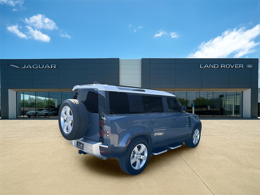 2025 Land Rover Defender 110 S photo 3