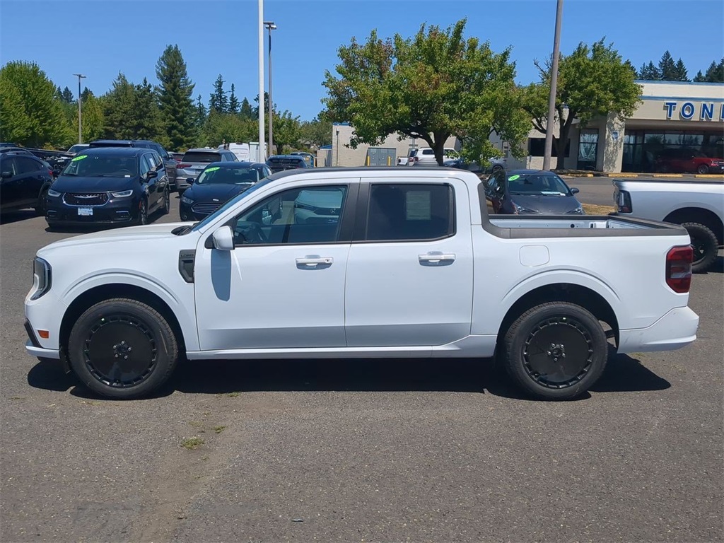 2025 Ford Maverick photo 2