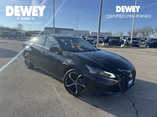 2024 Nissan Altima SR's photo